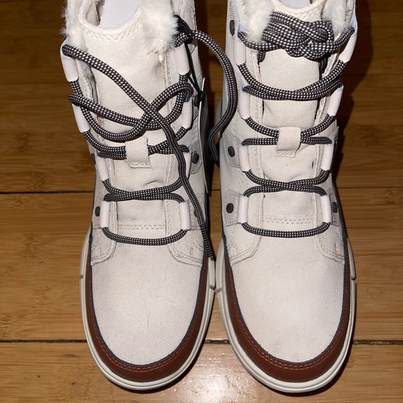 Woman’s size 7 Sorel ‼️‼️😍❤️ - Picture 2 of 2